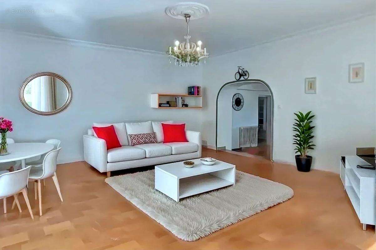 Maison à GREZIEU-LA-VARENNE