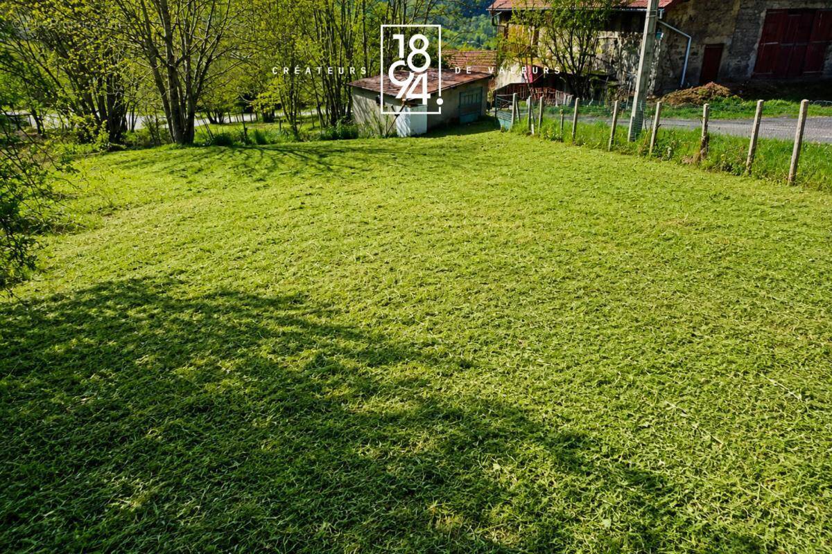 Terrain à LA MOTTE-D'AVEILLANS