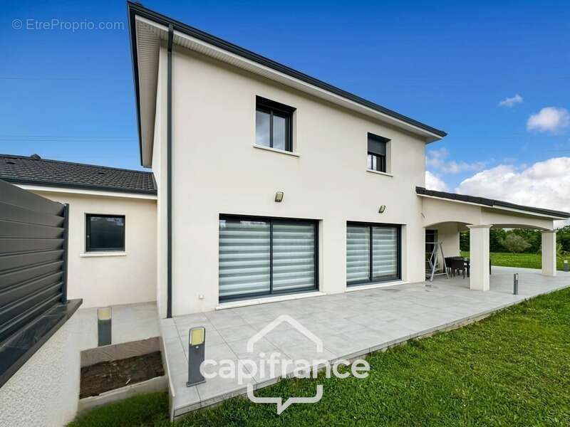 Maison à CLONAS-SUR-VAREZE