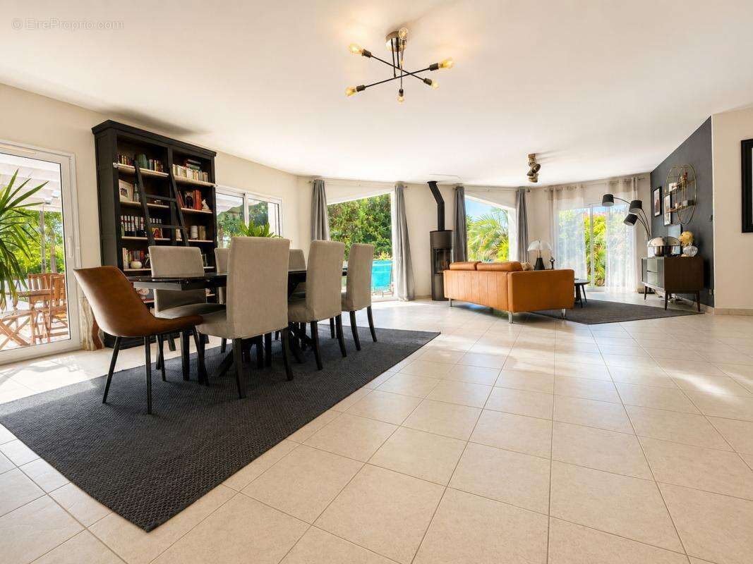 Maison 138 m² à Sainte-Foy  - photo 2