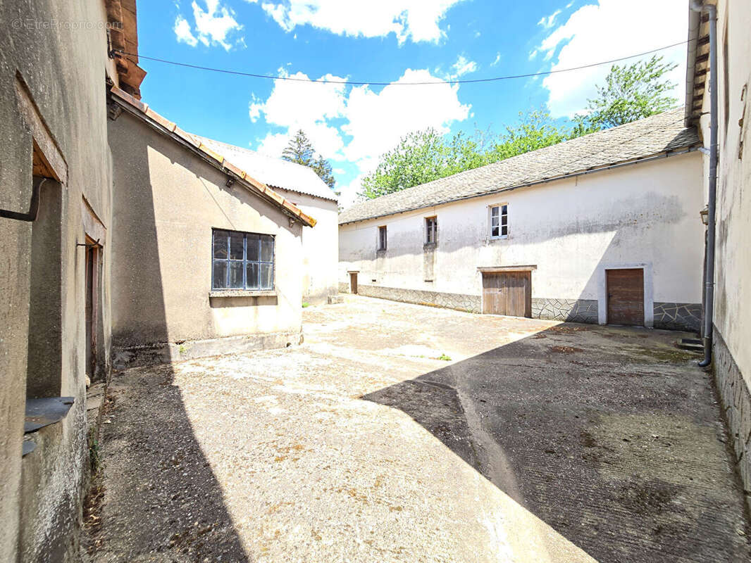 Corps de ferme avec maison, appartement et dépendances - Durenque - photo 16