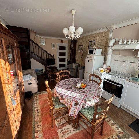 Charmante maison en pierres de 58 m2 habitables, 2 chambres et un garage - photo 4