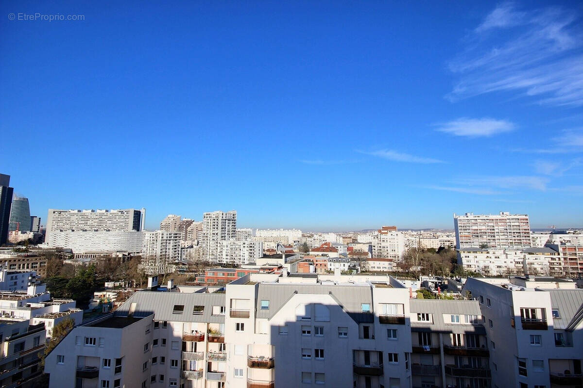 Appartement à COURBEVOIE