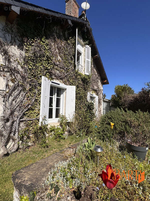 Maison à LA GUERCHE-SUR-L'AUBOIS