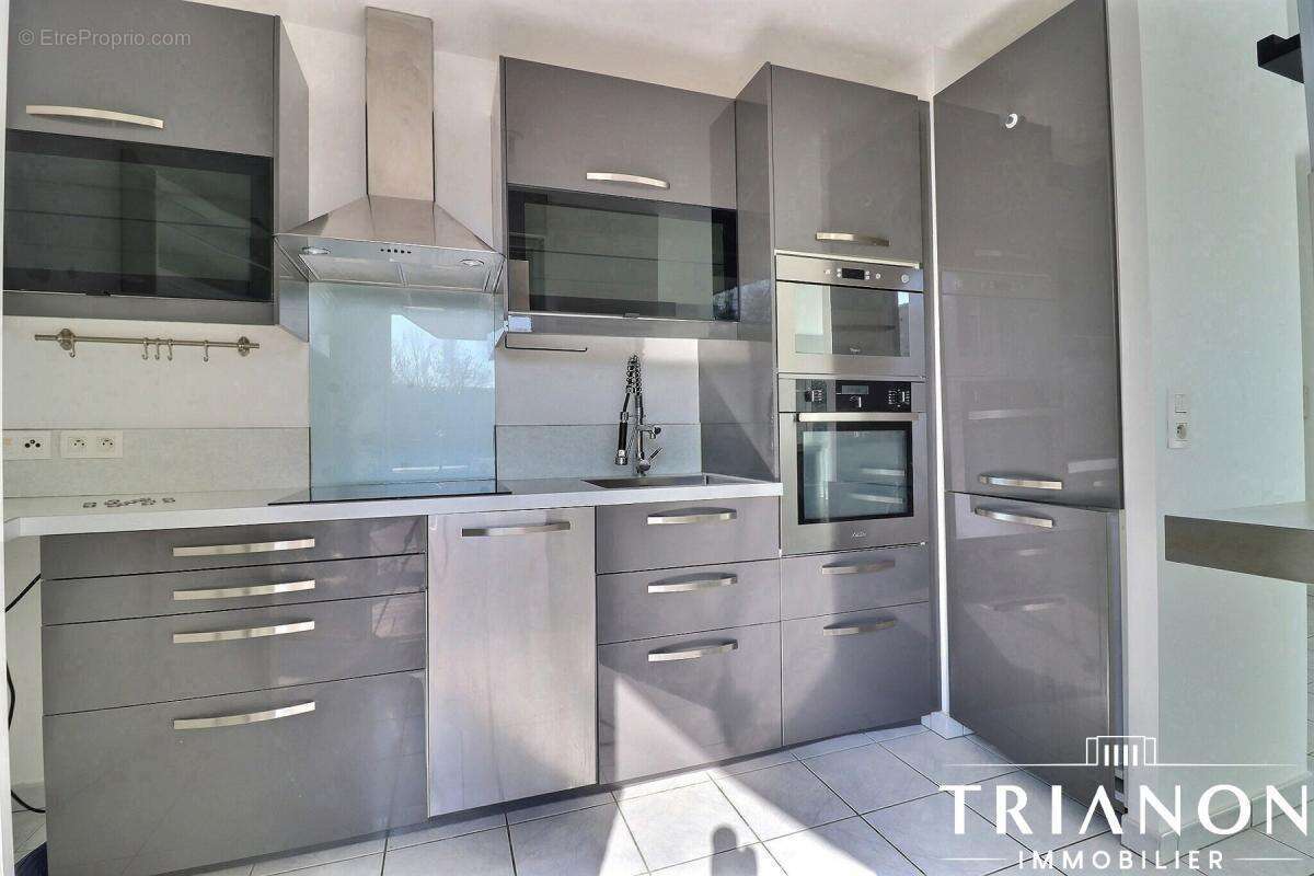 Appartement à LES CLAYES-SOUS-BOIS