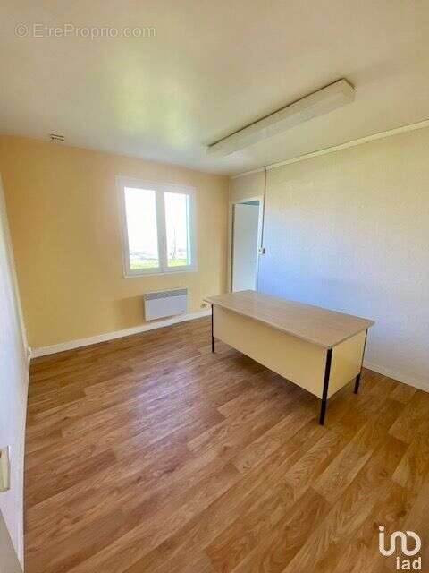 Photo 9 - Commerce à RUFFEC