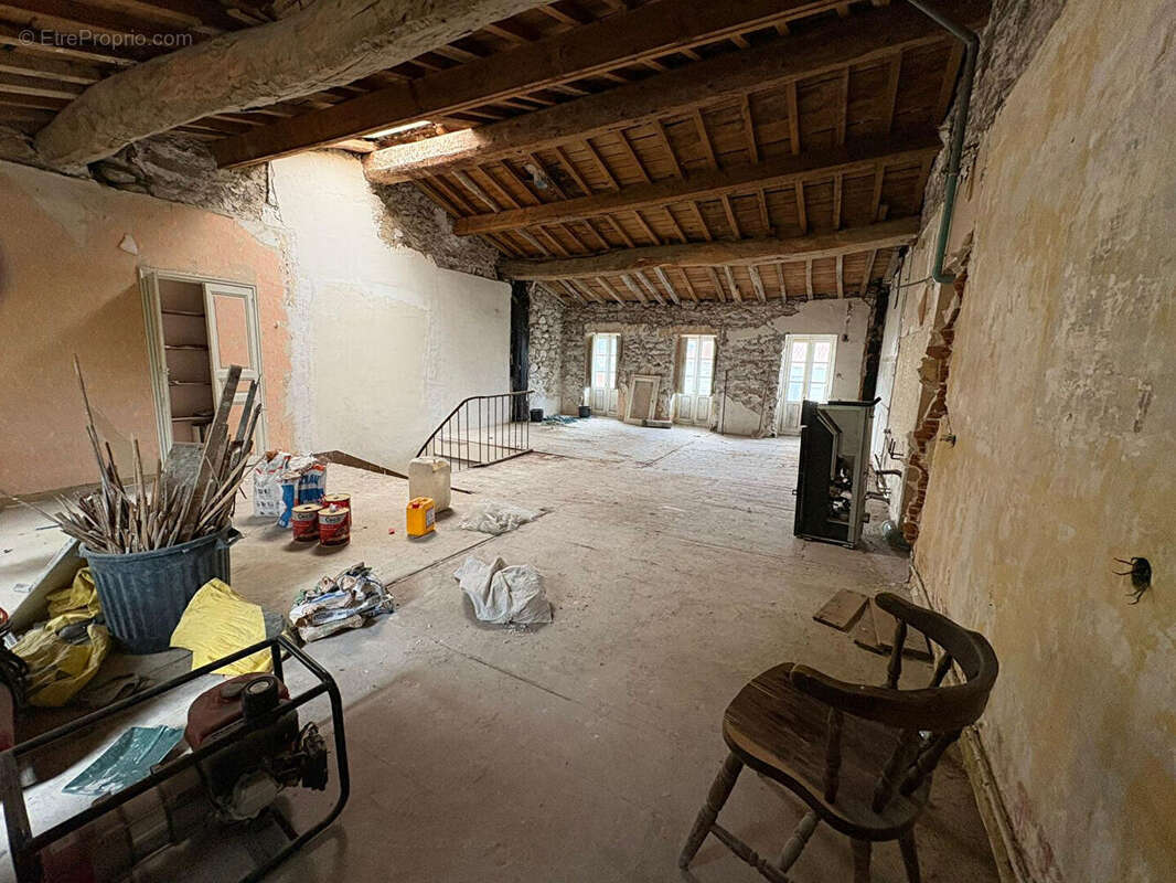 Appartement à rénover ? 55 m² de potentiel à exploiter - photo 3