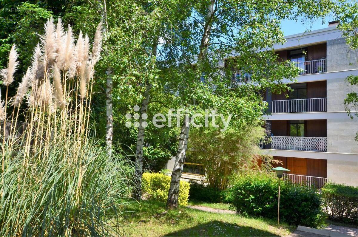 Appartement à VILLE-D'AVRAY