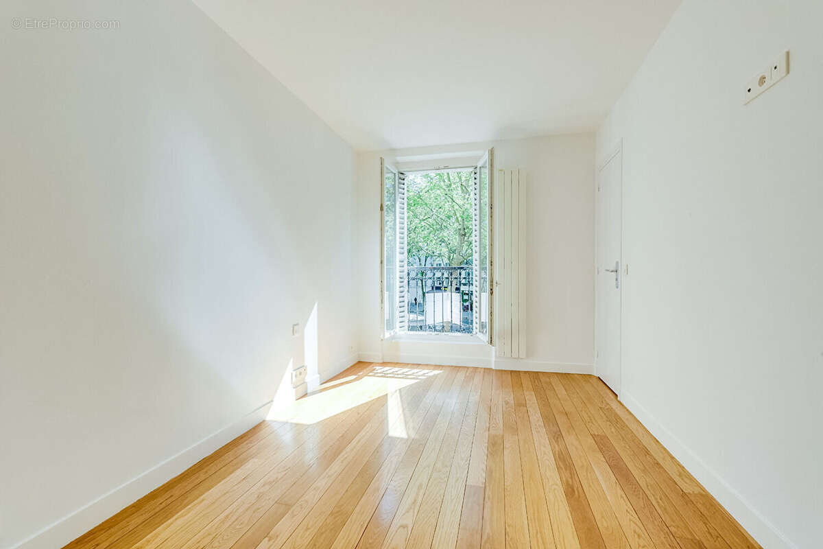 Appartement à PARIS-14E