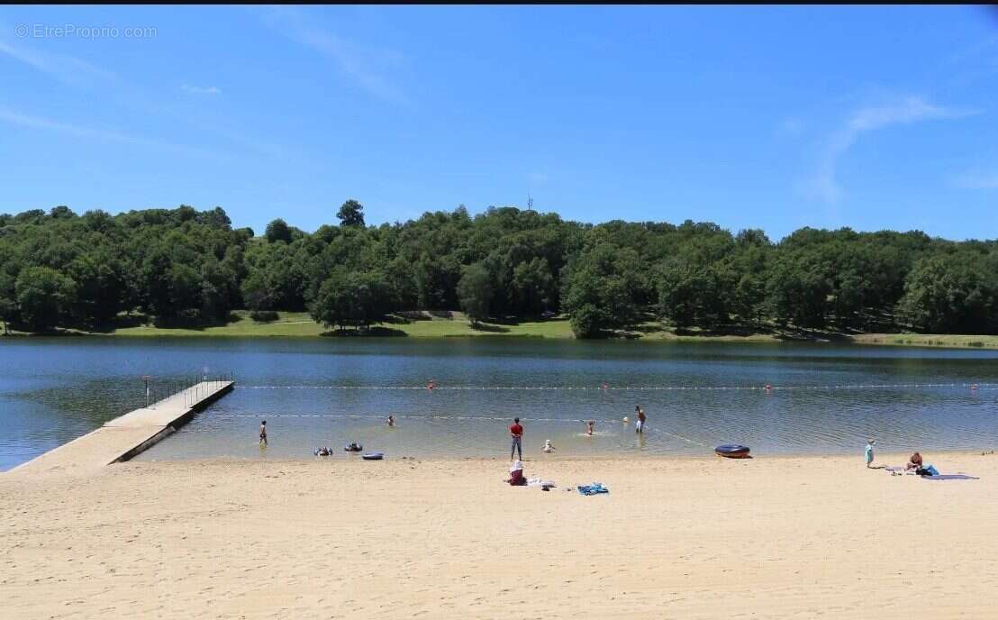LAC AU COEUR DU VILLAGE AVEC JEUX ET PUMTRACK  - Terrain à CHATEAUNEUF-LA-FORET