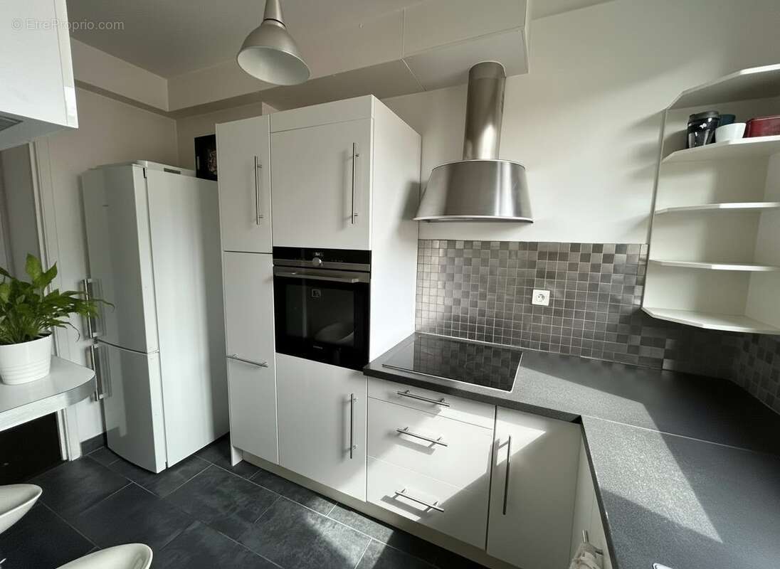 Cuisine aménagée e et équipée - Appartement à BOULOGNE-BILLANCOURT