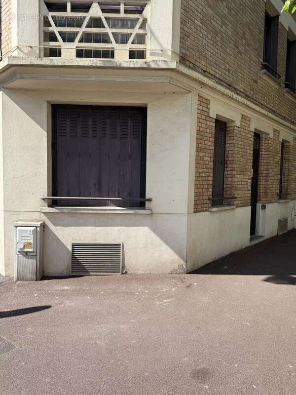 Commerce à SURESNES