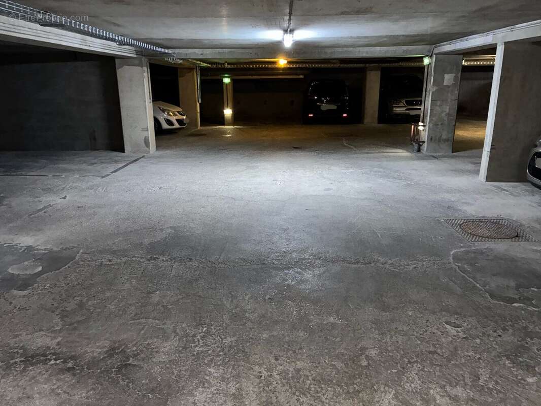 Parking à PARIS-19E