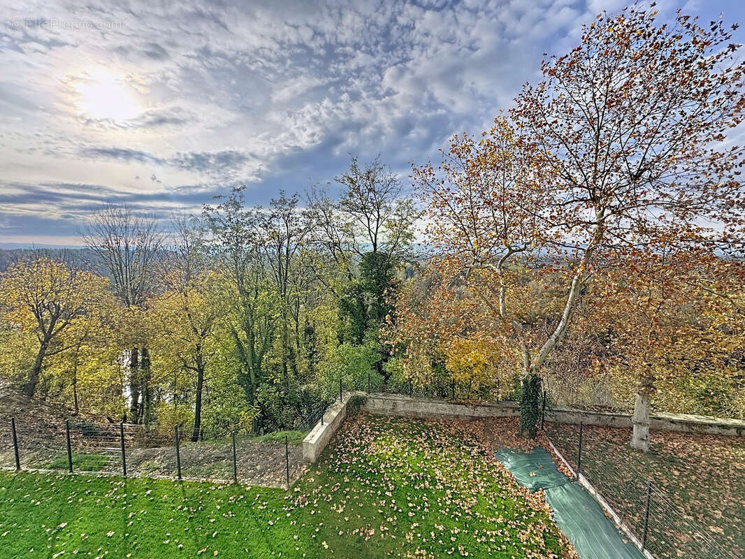 Appartement à VEAUCHE