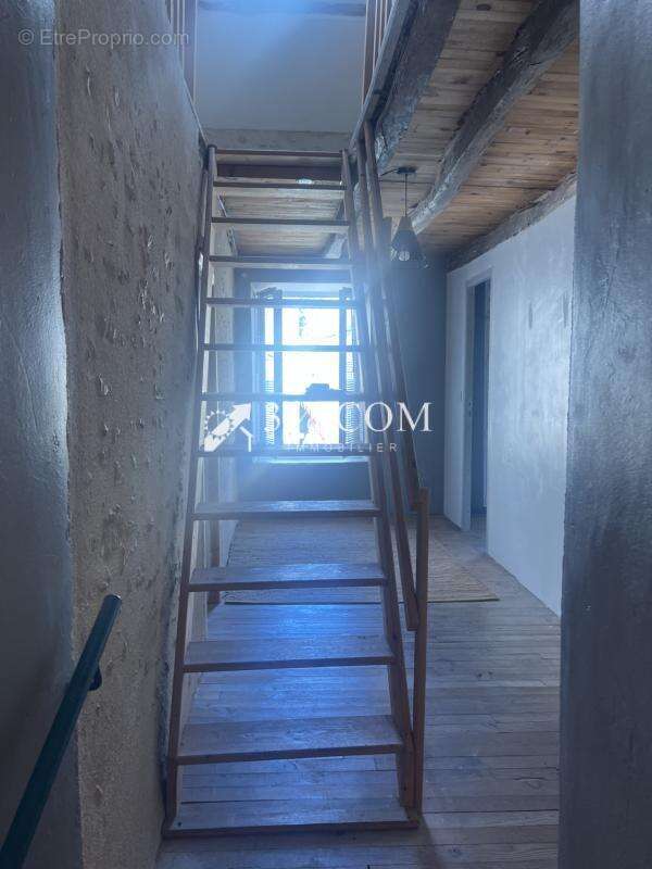 3%. com immobilier à  iteuil - photo 17