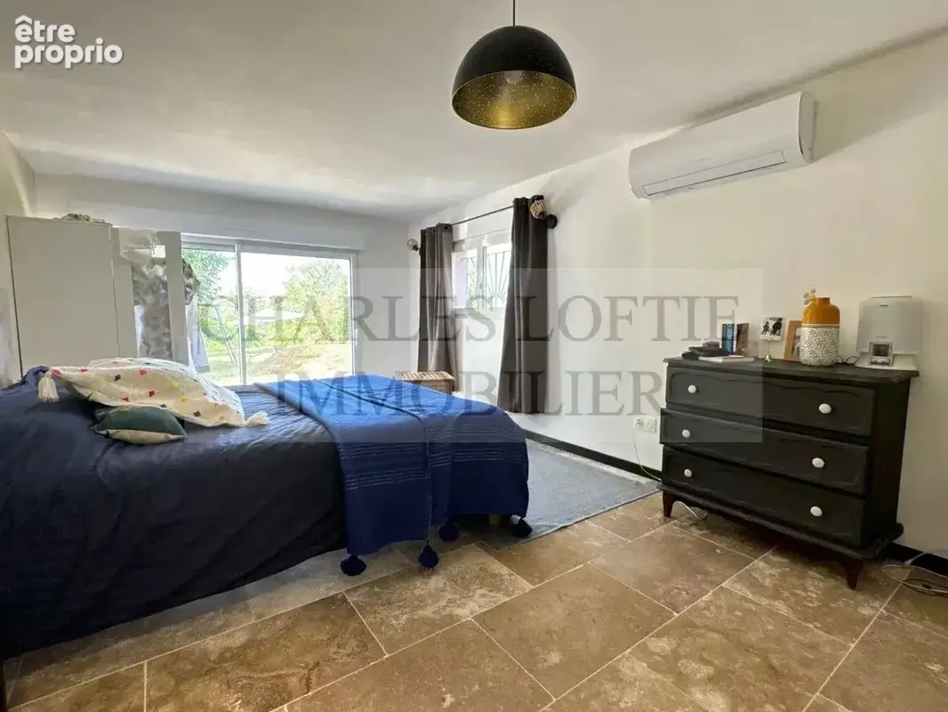 Maison et piscine sur 1770 m² de terrain - photo 11