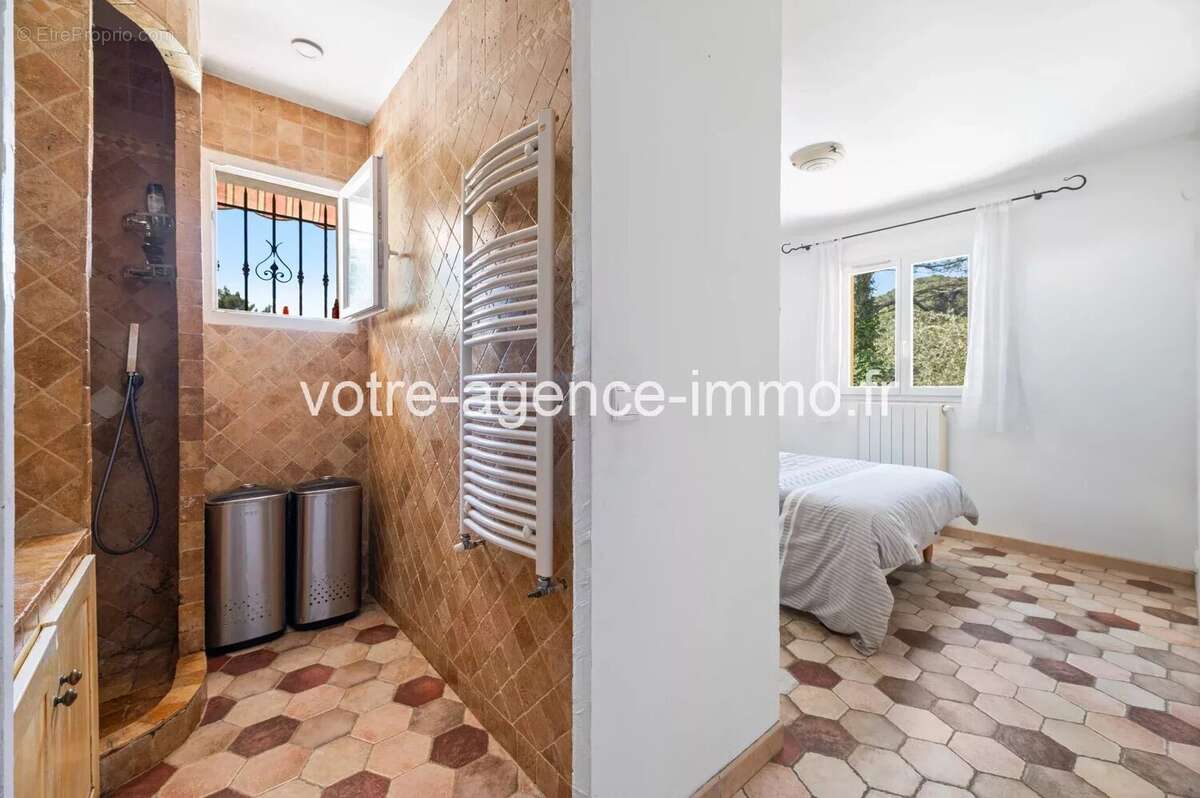 Peille, belle maison 105m² + garage 30m² Piscine + dépendance - photo 14