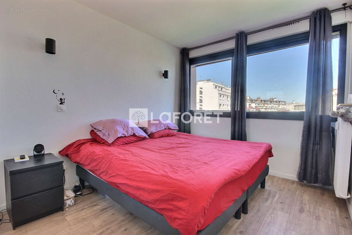 Appartement à COURBEVOIE
