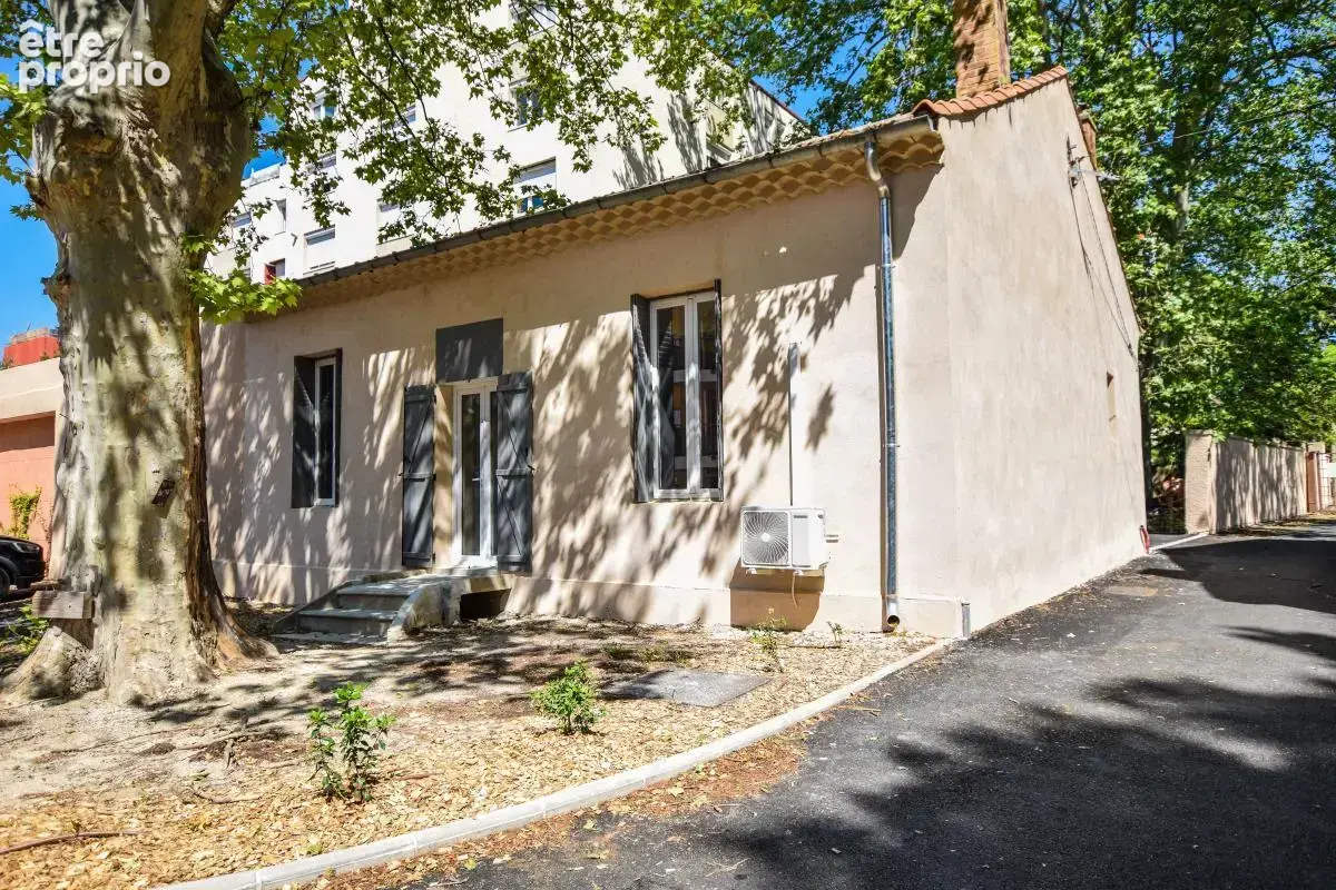 Maison à vendre à Orange, trois chambres et jardin ! - photo 1