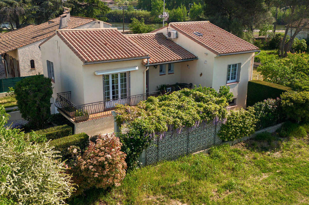 CARCASSONNE - TREBES - Villa T4 184m² (99m²) avec jardin, vaste sous-sol aménagé, garage, puits, PAC - photo 2