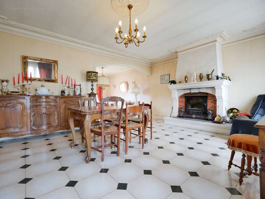 Maison à COURNONTERRAL