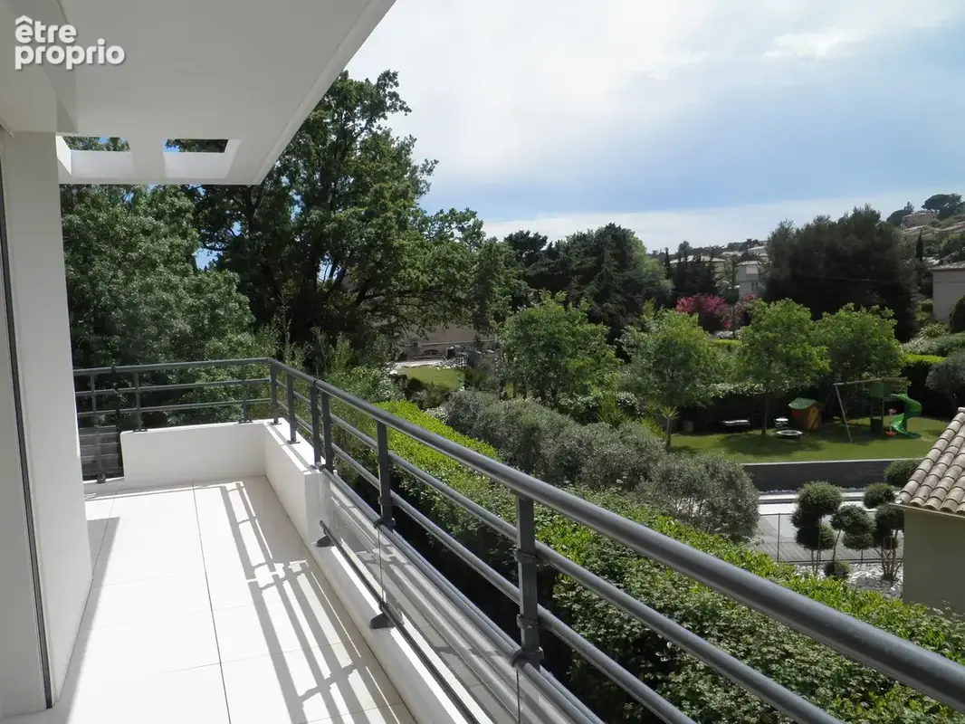 Antibes - Dernier étage - 3 Pièces - terrasse d'angle 18m2 - photo 9