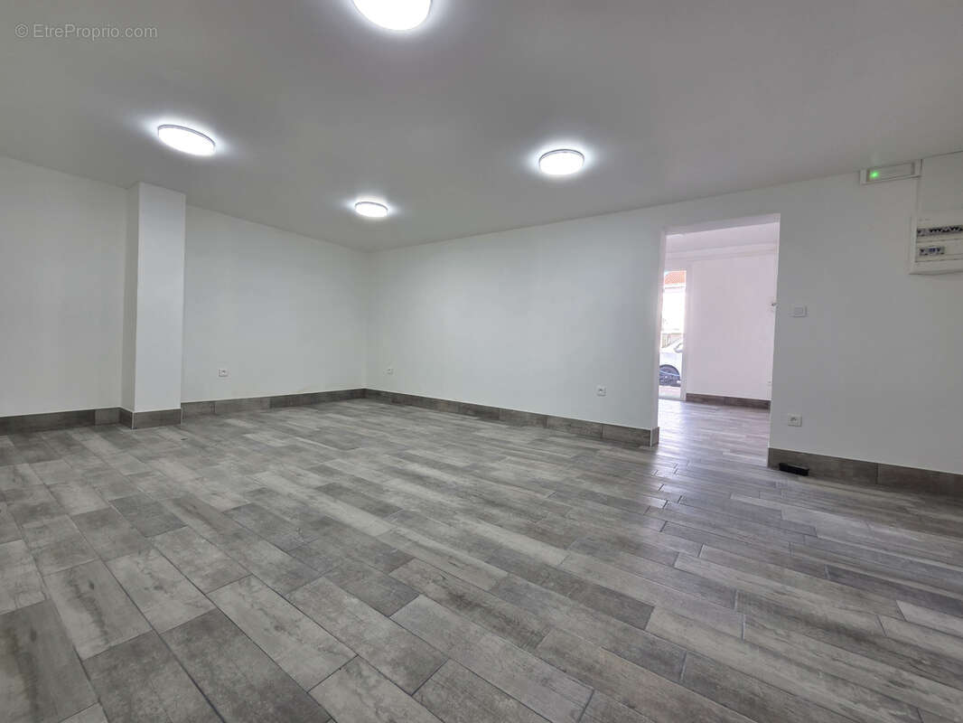 Ensemble immobilier d'habitations et de commerces - photo 16