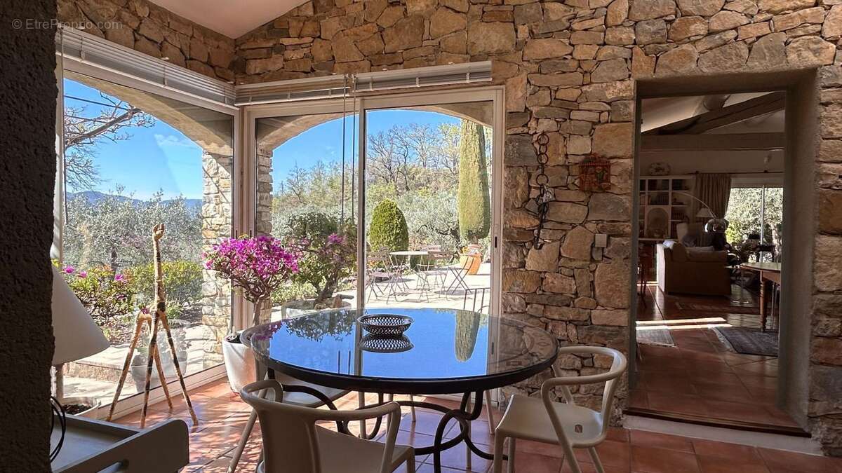 Maison à ENTRECHAUX