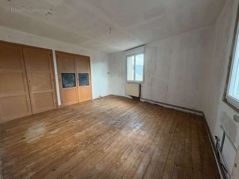 Maison à LA CHAPELLE-EN-JUGER