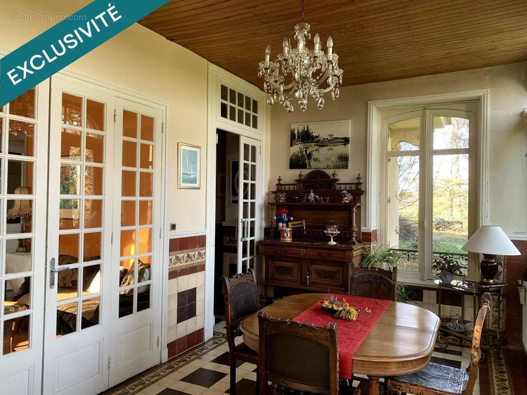 Maison 274 m² à Lons-Le-Saunier  - photo 6