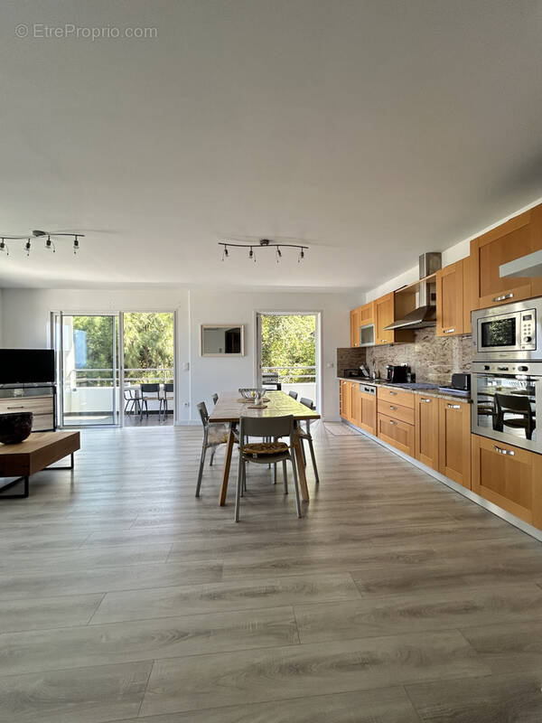 Magnifique T3 meublé avec vue mer, grande terrasse et possibilité de garage - photo 2