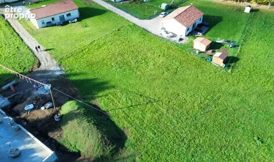 Terrain à SAINT-JOUVENT