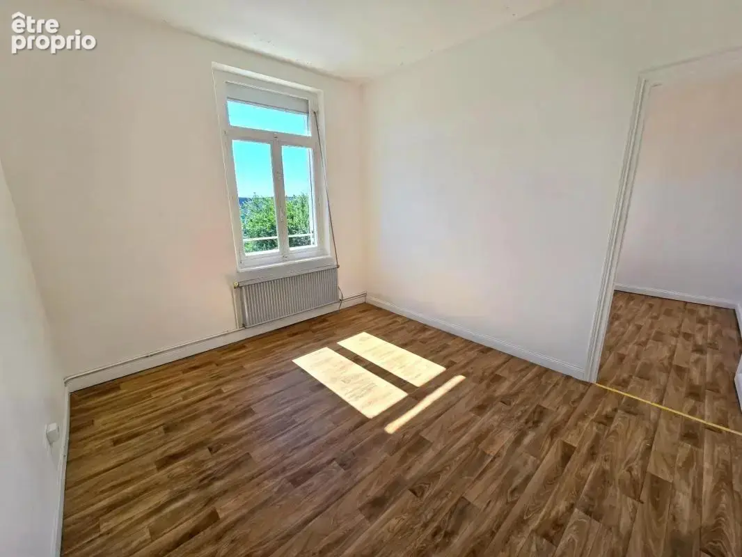 HIRSON (02) -  Vente maison semi-individuelle, avec 3 chambres , cour  et jardin  - photo 4