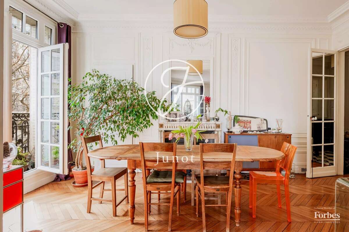 Appartement à PARIS-16E