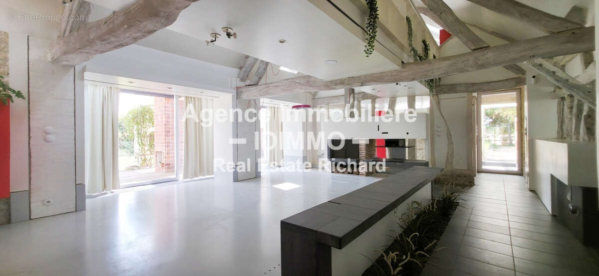 En exclusivité   véritable bijou au style maison d'architecte 202 m2 habitables à chapelon 45270 - photo 5