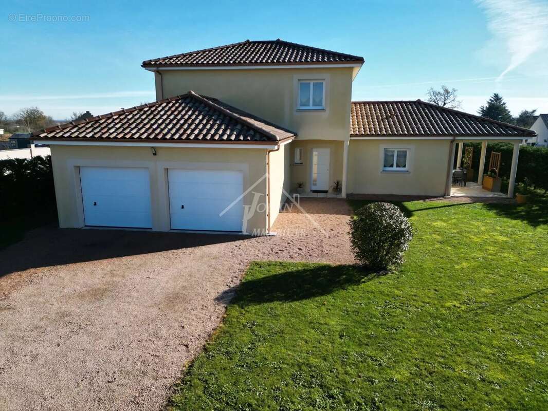 Maison à BROUT-VERNET