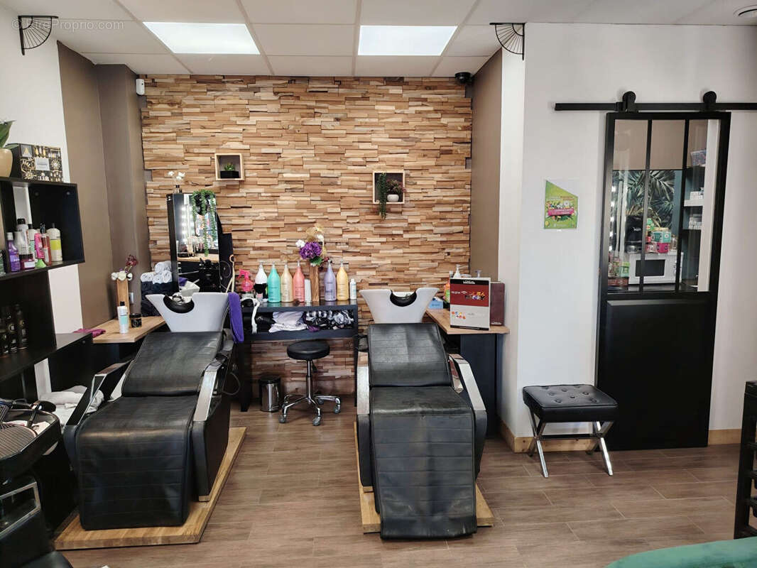 Commerce à ENTRAIGUES-SUR-LA-SORGUE