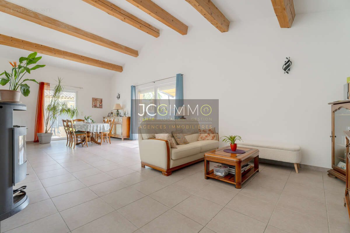 Villa de plain-pied 115m2 - 4 chambres, piscine et garage ! - photo 3