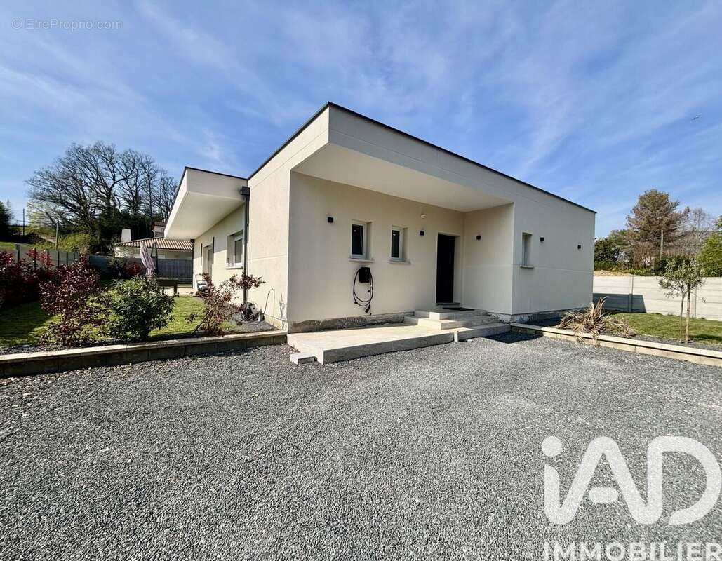 Photo 2 - Maison à MONTUSSAN