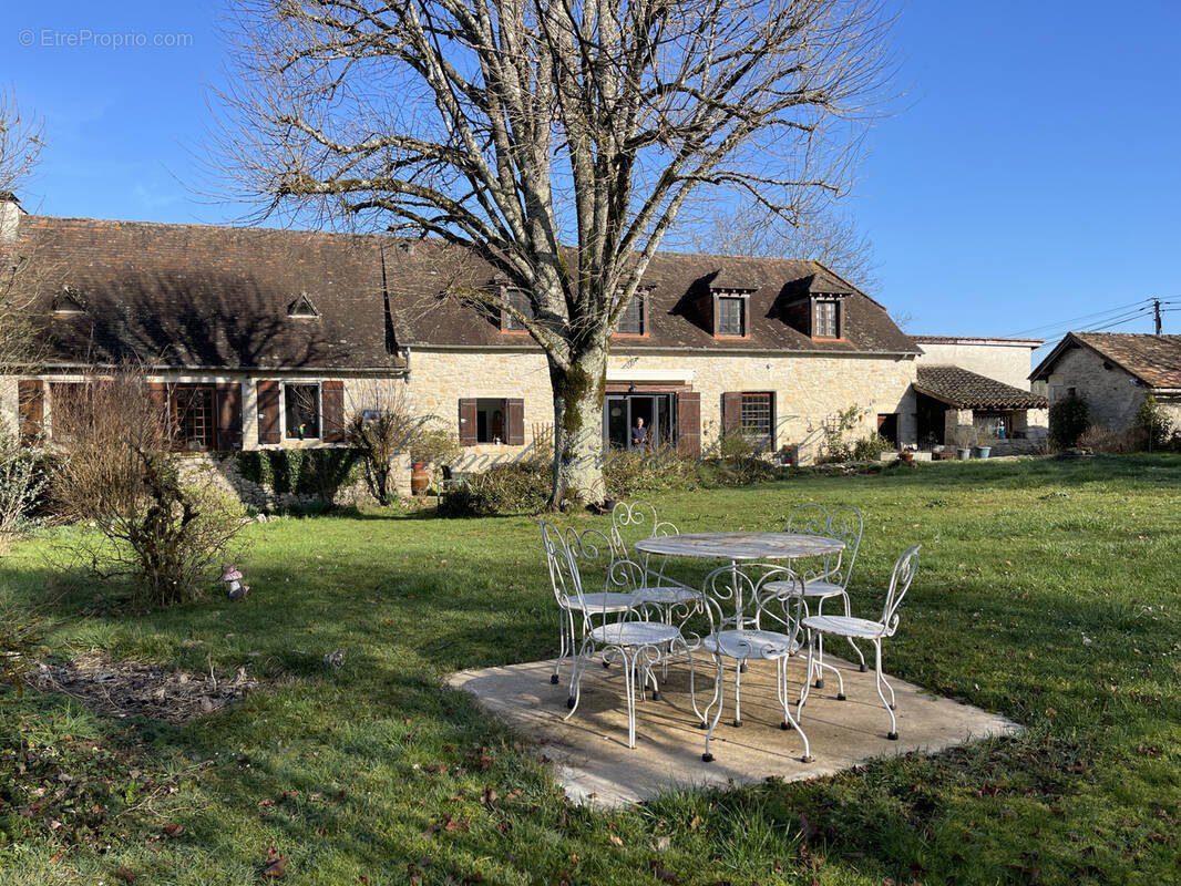 Maison à COULAURES
