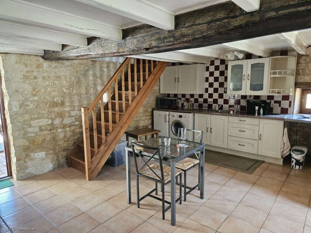 Maison à CHAMPAGNE-MOUTON