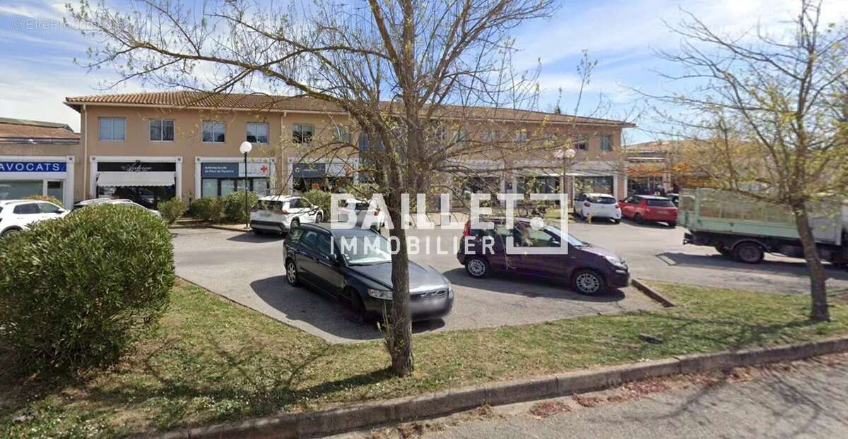 Commerce à TOURRETTES