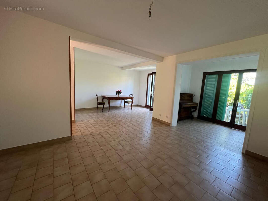 RARE sur Menton Garavan-maison mitoyenne-3 chambres-terrasses-jardin-2 parkings-grande cave-vue mer vieille vi - photo 13
