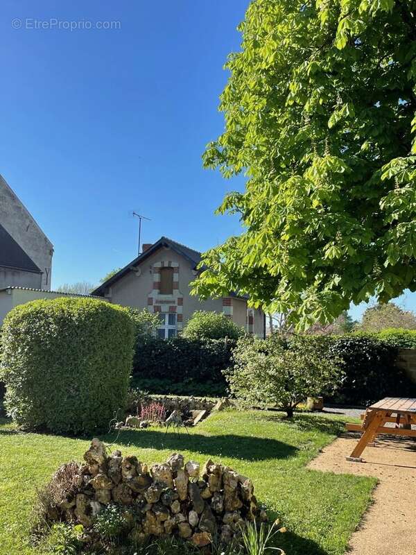Maison à LE PUY-NOTRE-DAME