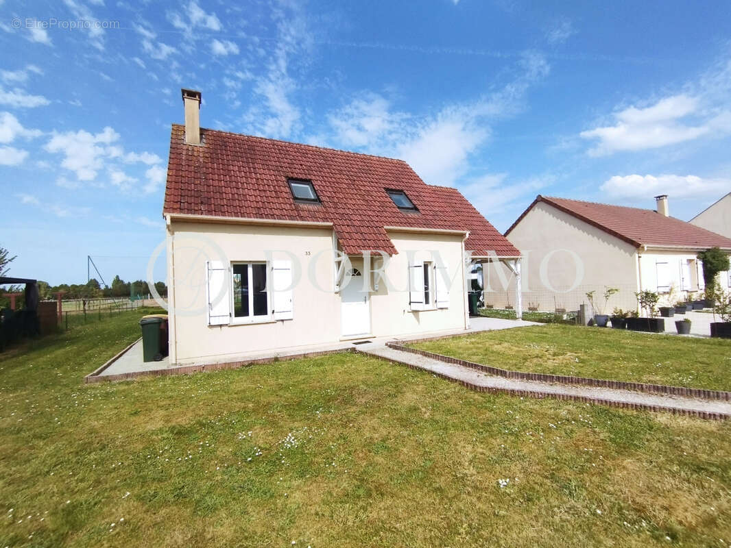 Maison à CREVECOEUR-LE-GRAND