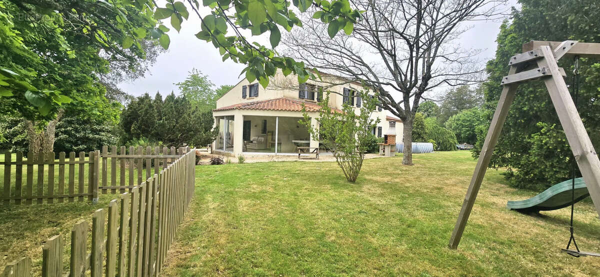 Maison à SAINT-AVAUGOURD-DES-LANDES
