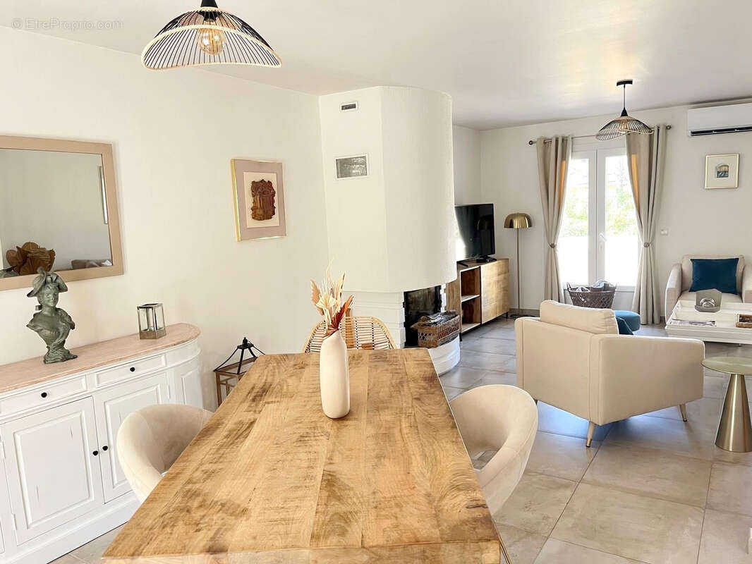 Maison à BAGNOLS-EN-FORET