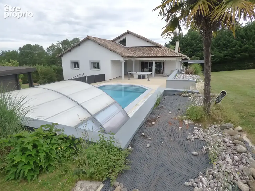 Maison d'architecte d'exception de 182 m²  sur un sous sol de 128m2 : Soit une surface utile de 310m2 -  terrain de 4 764 m², - photo 2