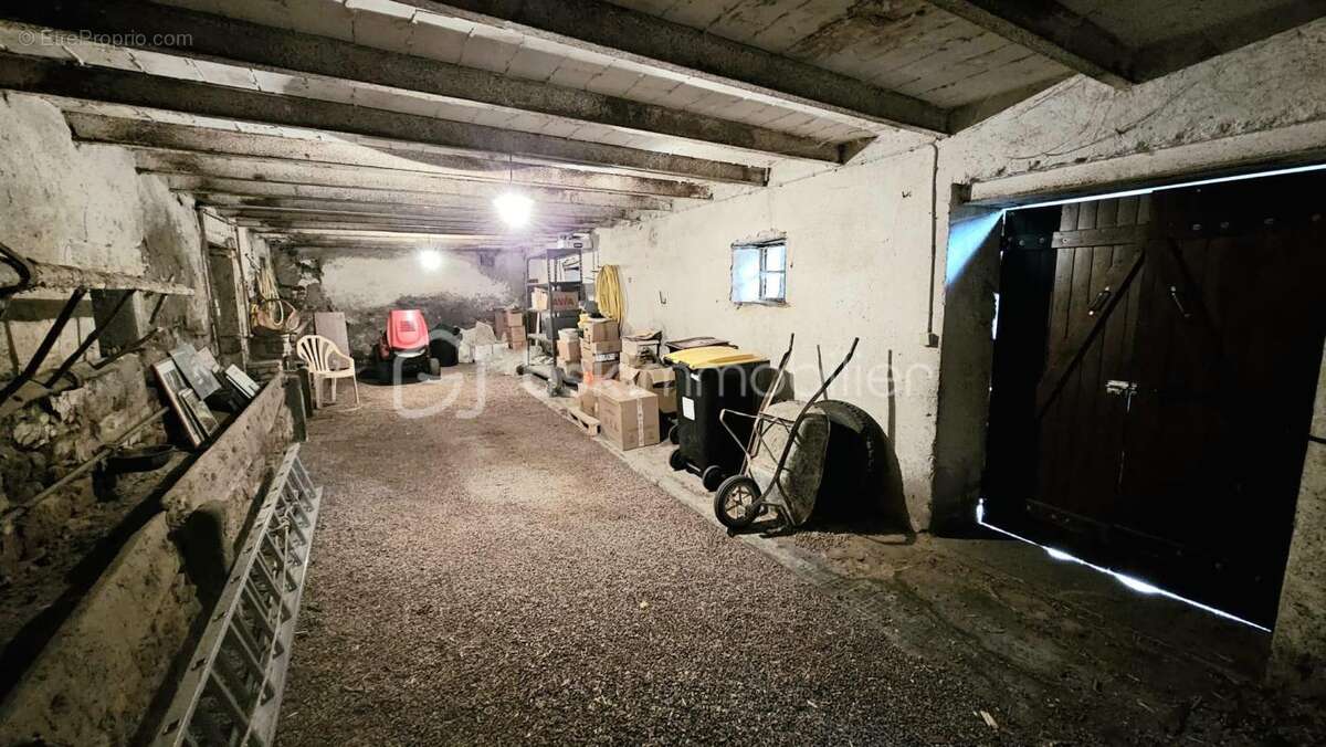 Maison à COMMELLE-VERNAY