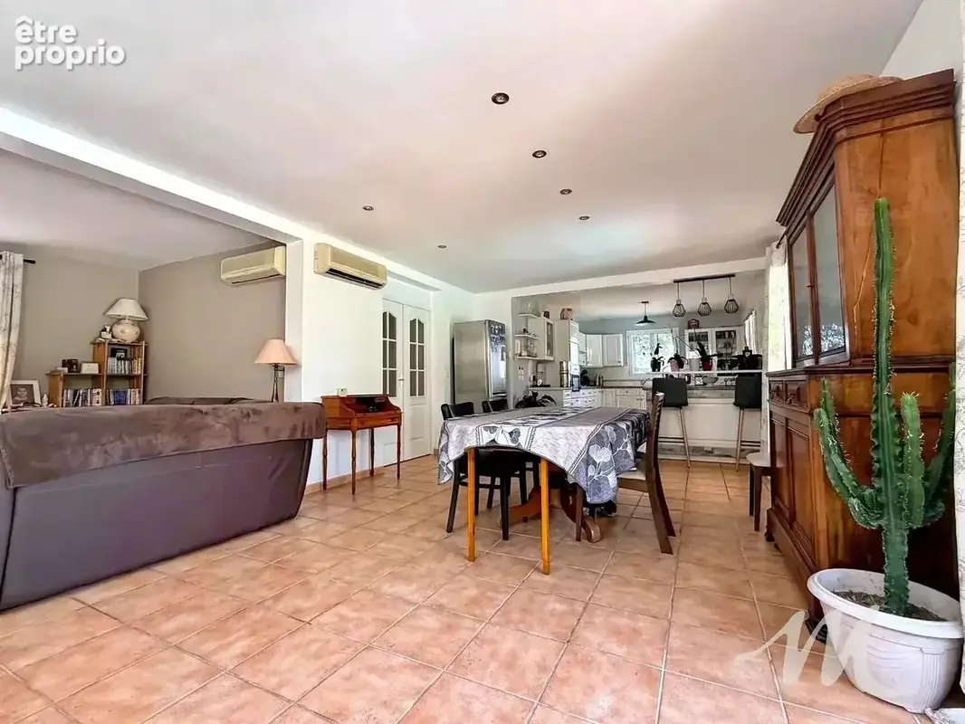 Villa 4 Chambres avec Piscine et Garage à Montmeyan (83670) - photo 9